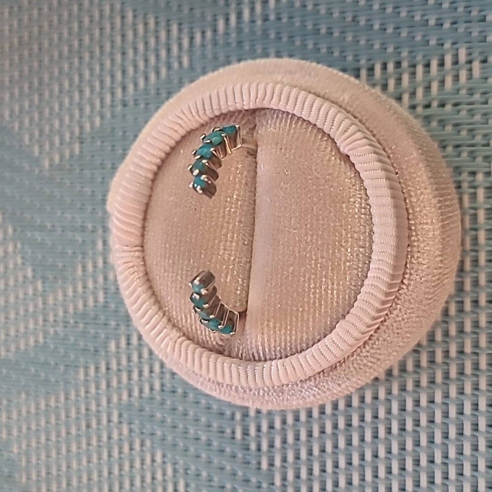 Turquoise ring adjustable. Cascade band. Size 7. 925 Sterling Silver